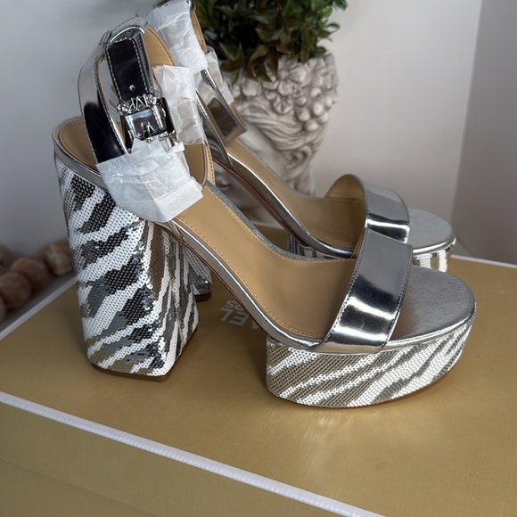 Michael Kors Ashton Sequin Zebra Print Platform Sandals Sz 7.5 - Picture 9 of 10